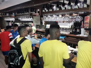 Cena entre trabajadores y jugadores